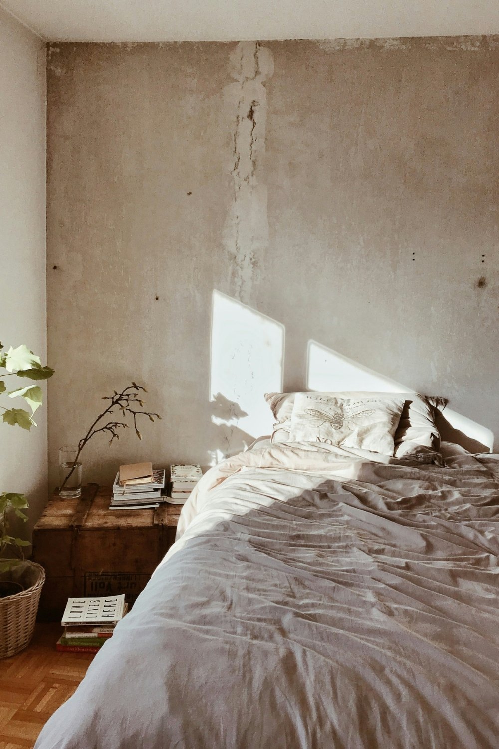 How to Pull Off an Earthy, Cozy Bedroom